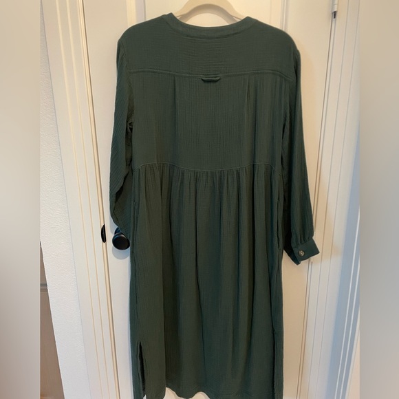 Madewell Lightspun Button-Front
Midi Dress - Picture 3 of 6